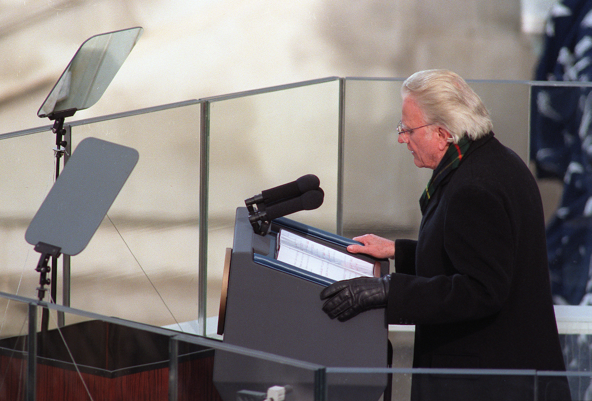 1/20/97.SWEARING IN--The Rev. Billy Graham leads the nation in prayer at the beginning of the swearing in ceremony for President Bill Clinton..CONGRESSIONAL QUARTERLY PHOTO BY SCOTT J. FERRELL