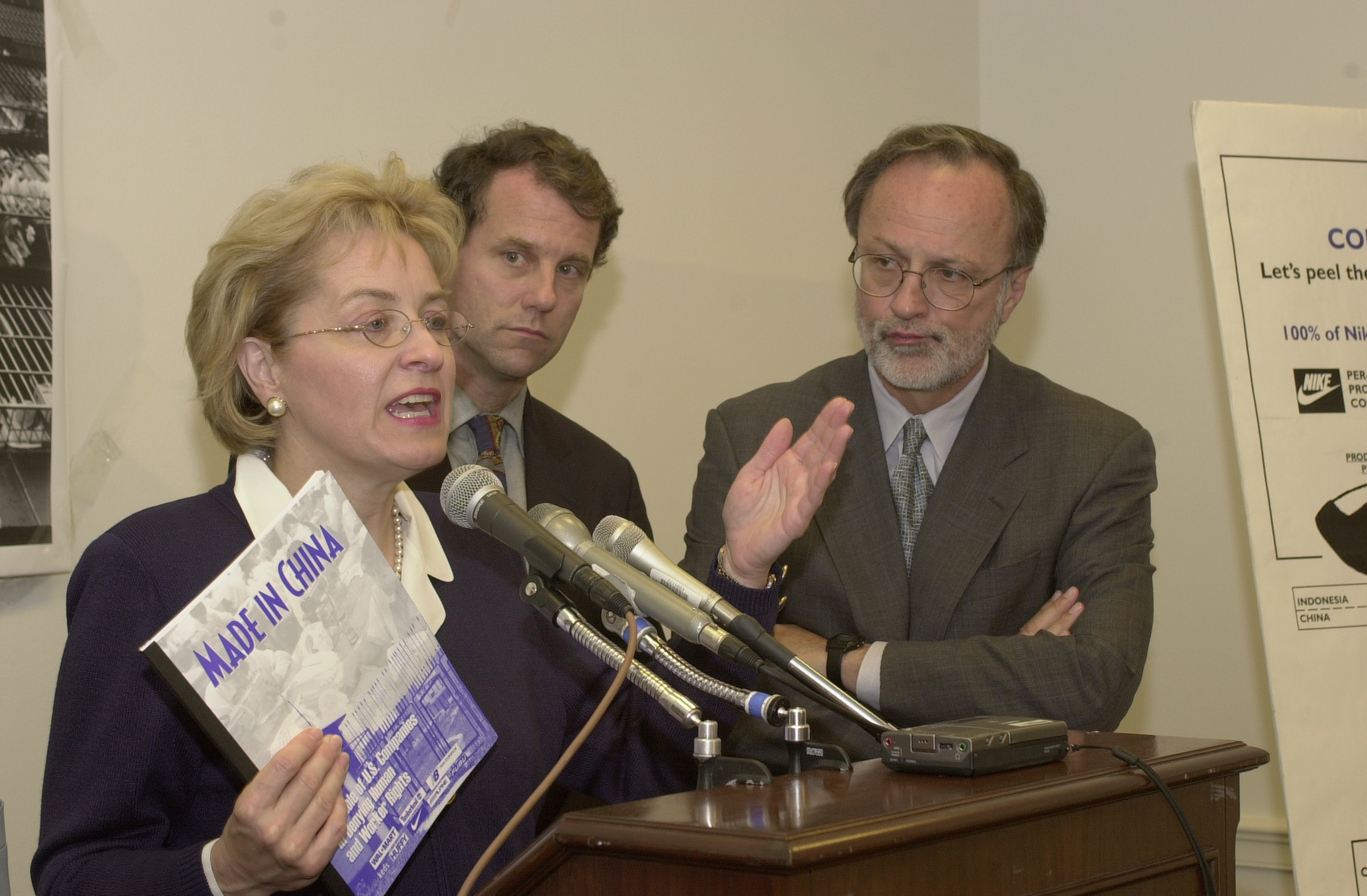 Kaptur M. 1(DG)051100 -- Marcy Kaptur, D-Oh., Sherrod Brown, D-Oh.,and Minority Whip David E. Bonior, D-Mi., during a press conference on China PNTR...