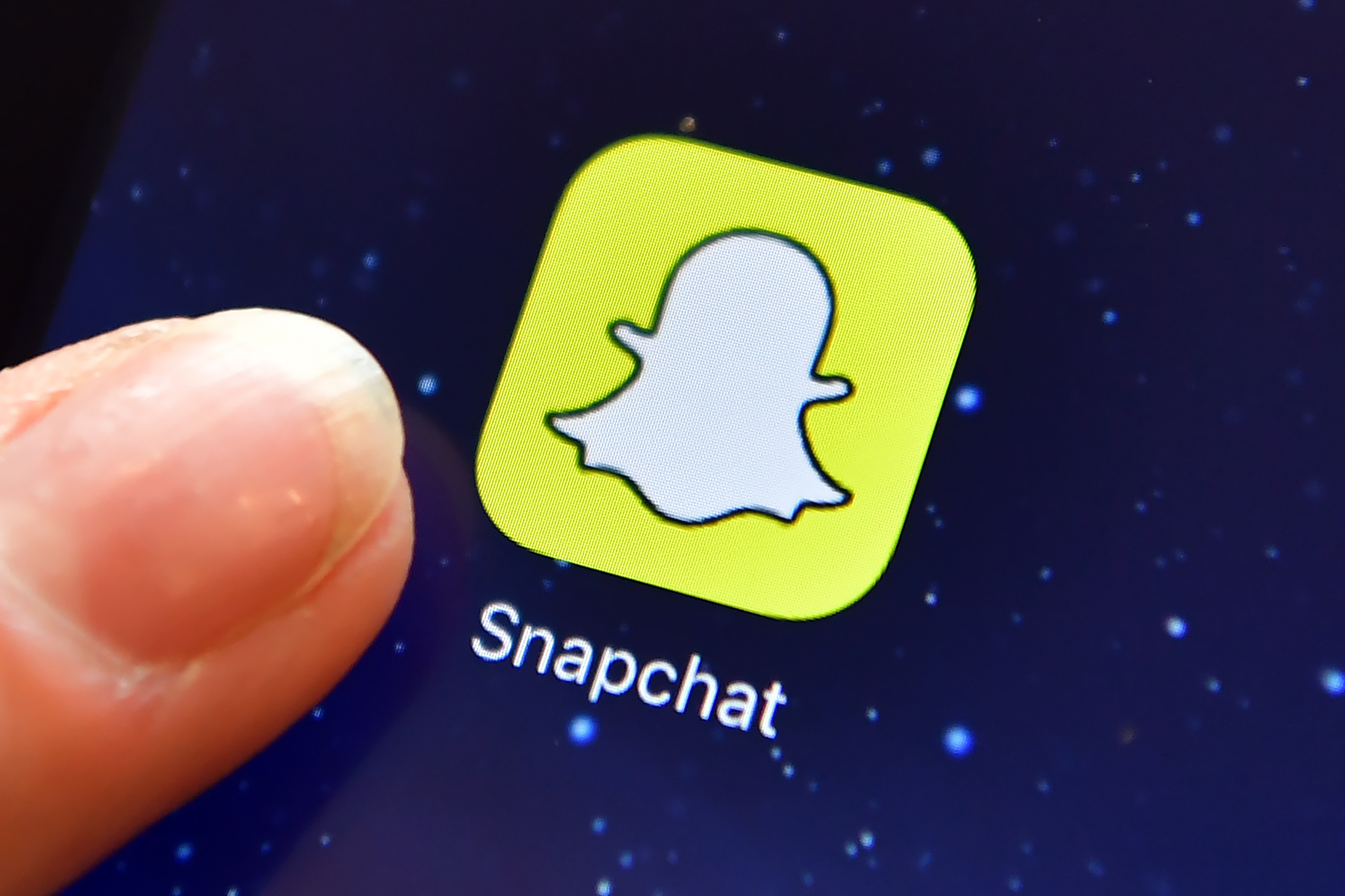 Some of the individuals interviewed by the special counsel’s office communicated using apps that “do not provide for long term retention of data or communication records,” according to the Mueller report. (Carl Court/Getty Images file photo)