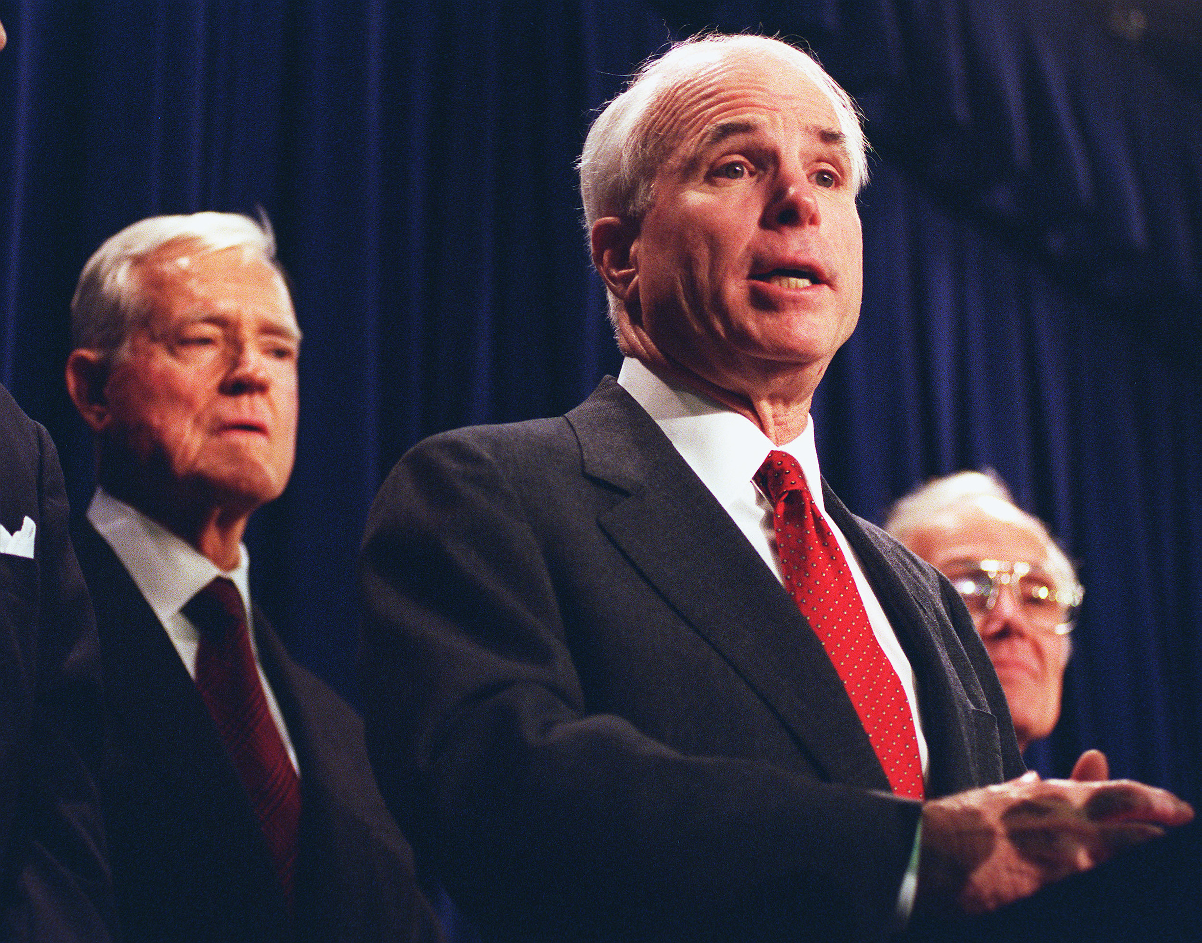 11/5/97.TOBACCO SETTLEMENT: Senate Commerce Committee Chairman John McCain,R-Ariz.,and Ranking Member Ernest F. Hollings,D-S.C.,during a press conference on the bill on global tobacco settlement..CONGRESSIONAL QUARTERLY PHOTO BY DOUGLAS GRAHAM