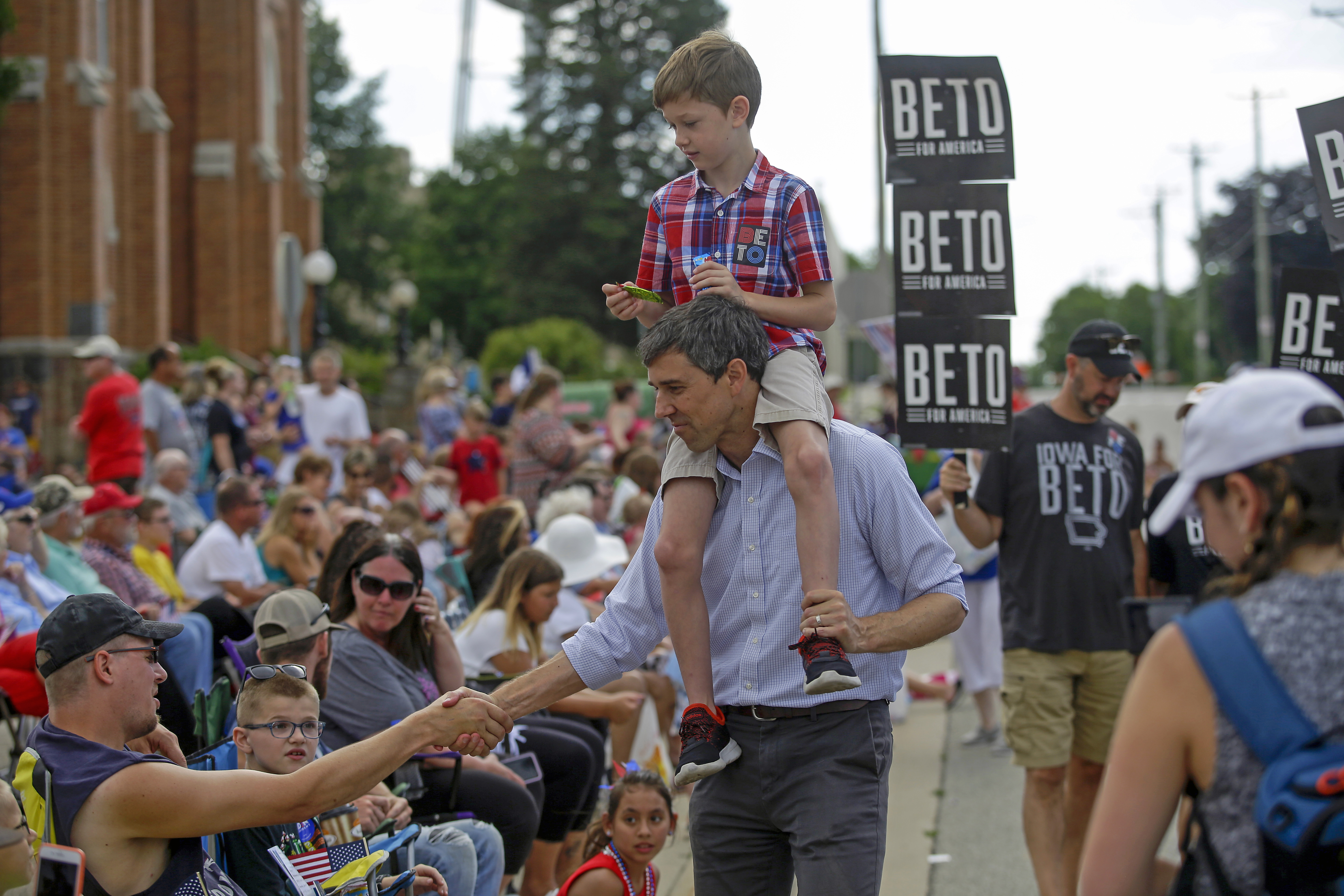 After former Texas Rep. Beto O’Rourke lost his bid to oust Sen. Ted Cruz last year, he set his sights on the presidency. Above, O’Rourke campaigns in Independence, Iowa, with his son Henry.(Joshua Lott/Getty Images)