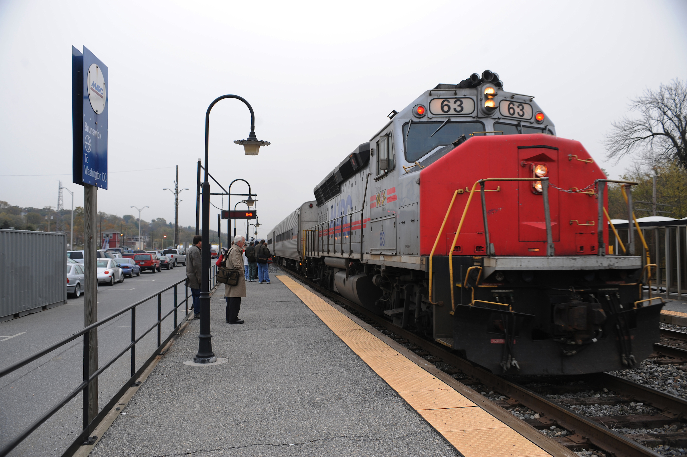 A MARC commuter train leaves a station in Brunswick, Md. (CQ Roll Call file photo)